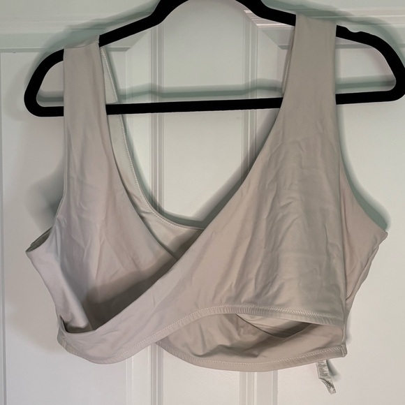 Fabletics Cream Wrap sports Bra - Picture 1 of 4
